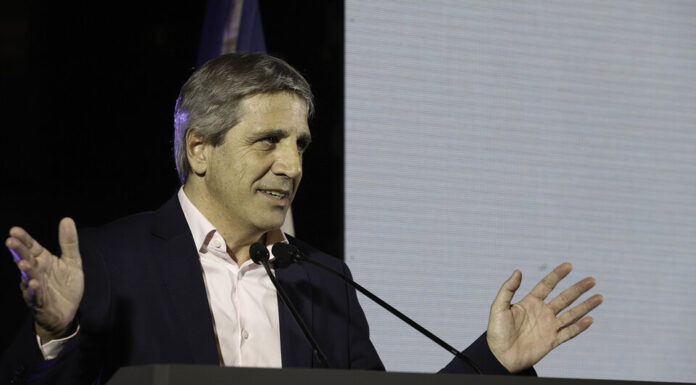 Una extorsión de Caputo de espaldas a los vecinos | Amenazó con cerrar sucursales del Banco Nación en provincias y municipios