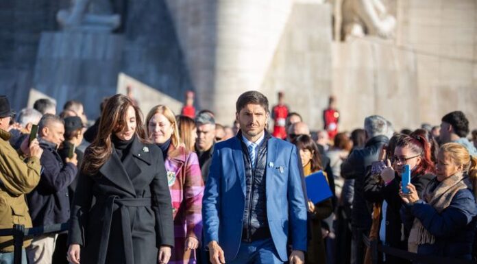 Con un mensaje a los narcos, Maximiliano Pullaro conmemoró el Día de la Bandera