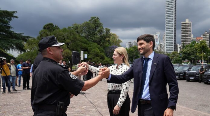 Santa Fe | Pullaro entregó más camionetas 0 km a la Policía: “El método que llevamos adelante en Santa Fe trajo una drástica caída de la violencia y el delito”