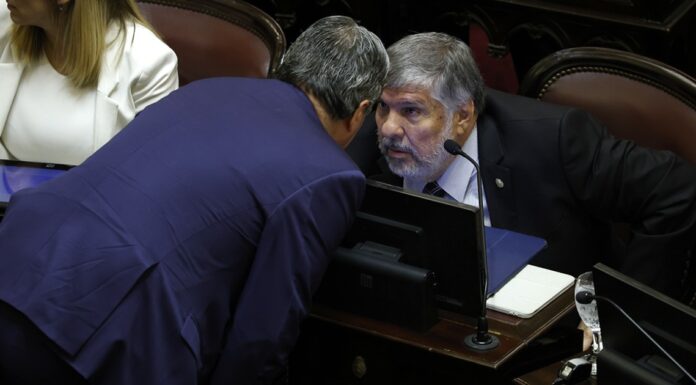 Tensión en el bloque peronista: cruces entre Mayans y Corpacci por la pérdida de la vicepresidencia