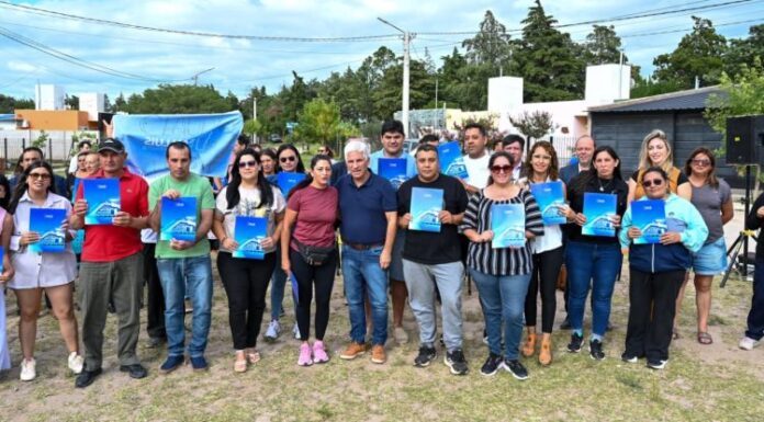 ANSL » Familias de La Toma recibieron sus planos de mensura y pueden escriturar sus hogares