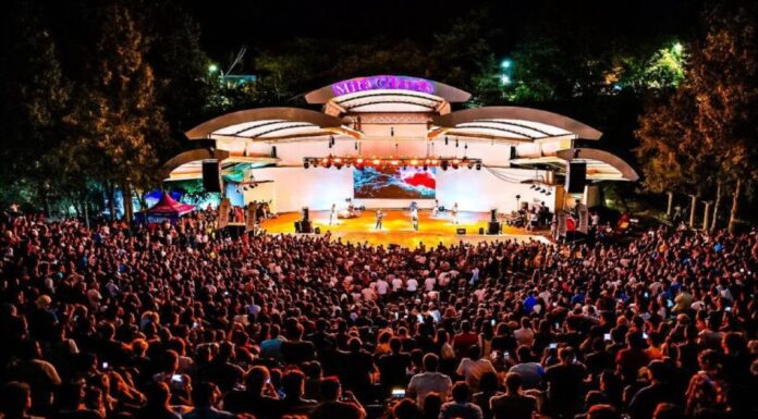 Mina Clavero reunió a más de 4.500 personas en el multitudinario show de Los Tekis