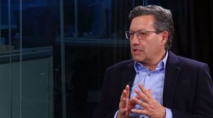 Ceferino Reato: “En 1989 el país era un caos y Menem buscó pacificar”